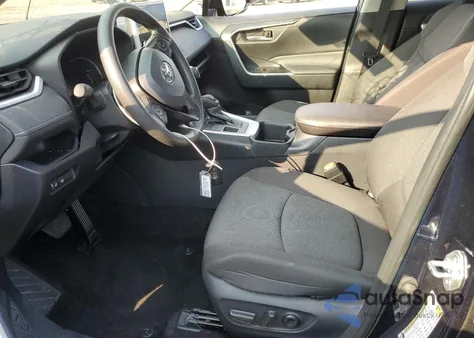 2025 Toyota Rav4 Xle z USA, uszkodzony, nr VIN 2T3P1RFV1SW513761